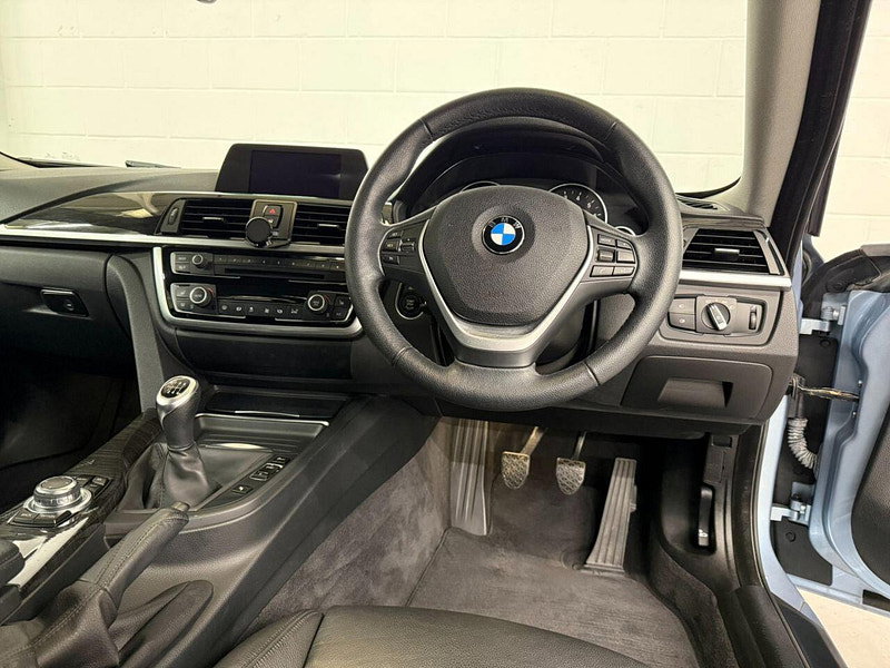 BMW 4 Series 2.0 420i Luxury Coupe 2dr Petrol Manual Euro 6 (s/s) (184 ps) COMFORT / PARKING PACKAGE, NAV, BT
