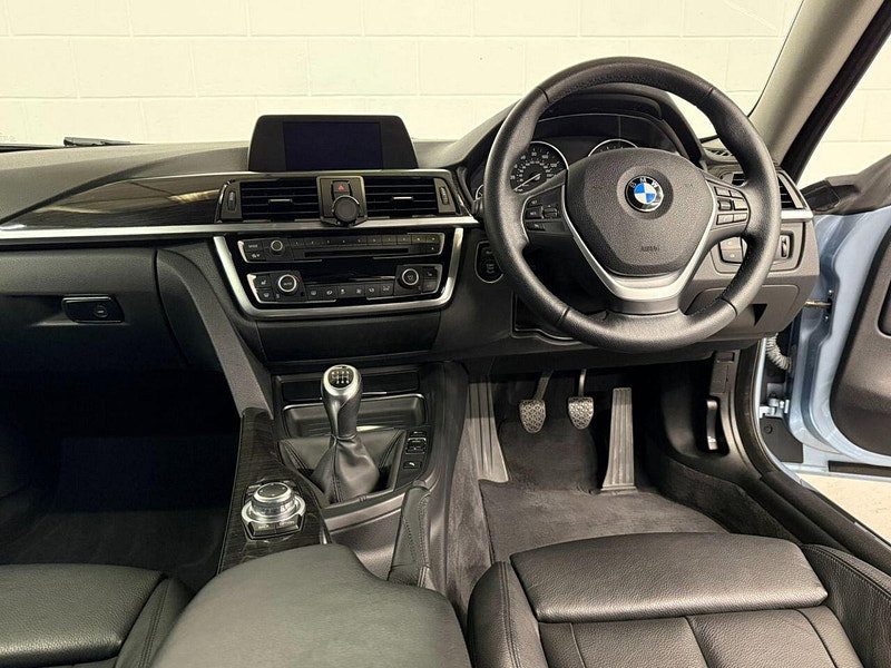 BMW 4 Series 2.0 420i Luxury Coupe 2dr Petrol Manual Euro 6 (s/s) (184 ps) COMFORT / PARKING PACKAGE, NAV, BT