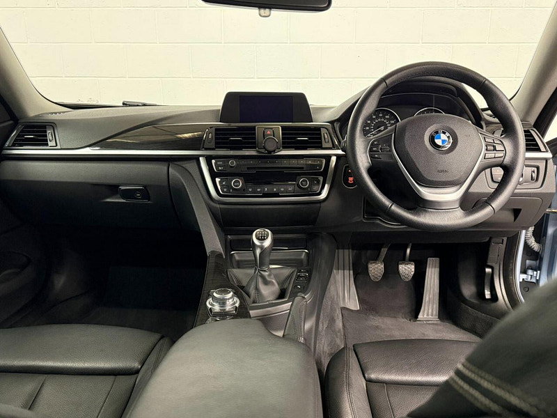 BMW 4 Series 2.0 420i Luxury Coupe 2dr Petrol Manual Euro 6 (s/s) (184 ps) COMFORT / PARKING PACKAGE, NAV, BT