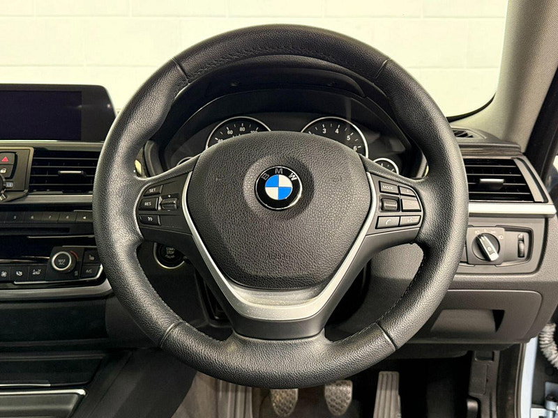 BMW 4 Series 2.0 420i Luxury Coupe 2dr Petrol Manual Euro 6 (s/s) (184 ps) COMFORT / PARKING PACKAGE, NAV, BT