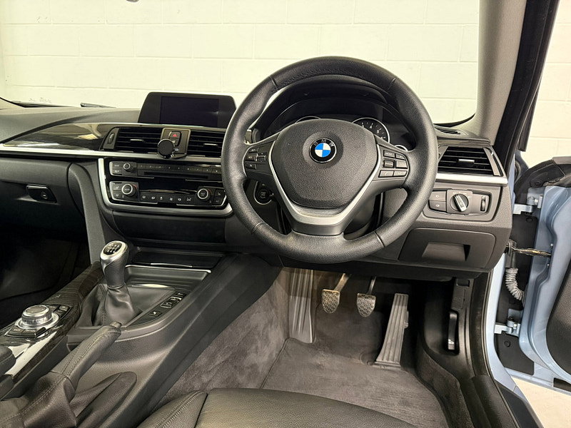 BMW 4 Series 2.0 420i Luxury Coupe 2dr Petrol Manual Euro 6 (s/s) (184 ps) COMFORT / PARKING PACKAGE, NAV, BT
