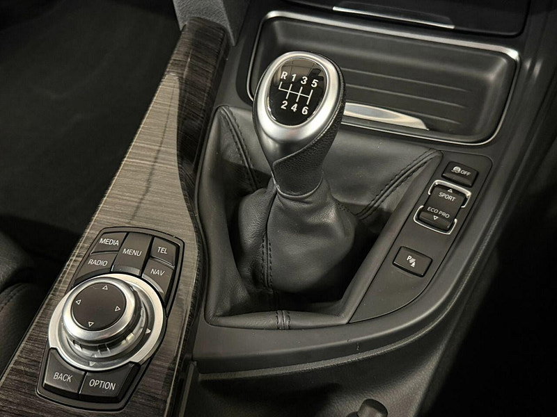 BMW 4 Series 2.0 420i Luxury Coupe 2dr Petrol Manual Euro 6 (s/s) (184 ps) COMFORT / PARKING PACKAGE, NAV, BT