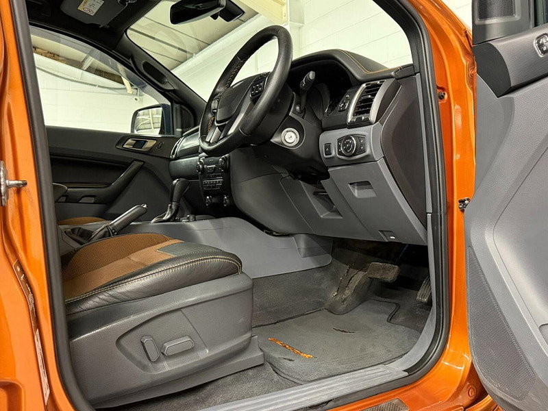 Ford Ranger 3.2 TDCi Wildtrak Pickup Double Cab 4dr Diesel Auto 4WD Euro 5 (200 ps) CARPLAY, HTD SEATS, CAMERA, TOWBAR