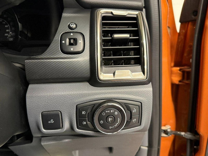 Ford Ranger 3.2 TDCi Wildtrak Pickup Double Cab 4dr Diesel Auto 4WD Euro 5 (200 ps) CARPLAY, HTD SEATS, CAMERA, TOWBAR