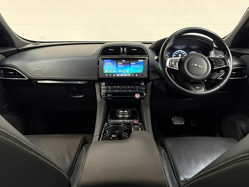 Jaguar F-PACE 3.0 D300 V6 S SUV 5dr Diesel Auto AWD Euro 6 (s/s) (300 ps)
