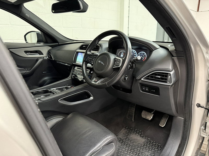 Jaguar F-PACE 3.0 D300 V6 S SUV 5dr Diesel Auto AWD Euro 6 (s/s) (300 ps)