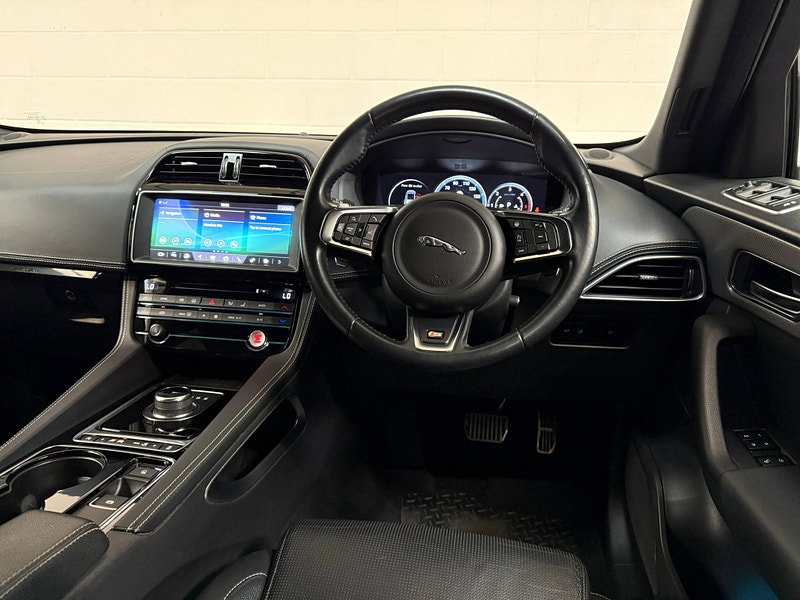 Jaguar F-PACE 3.0 D300 V6 S SUV 5dr Diesel Auto AWD Euro 6 (s/s) (300 ps)