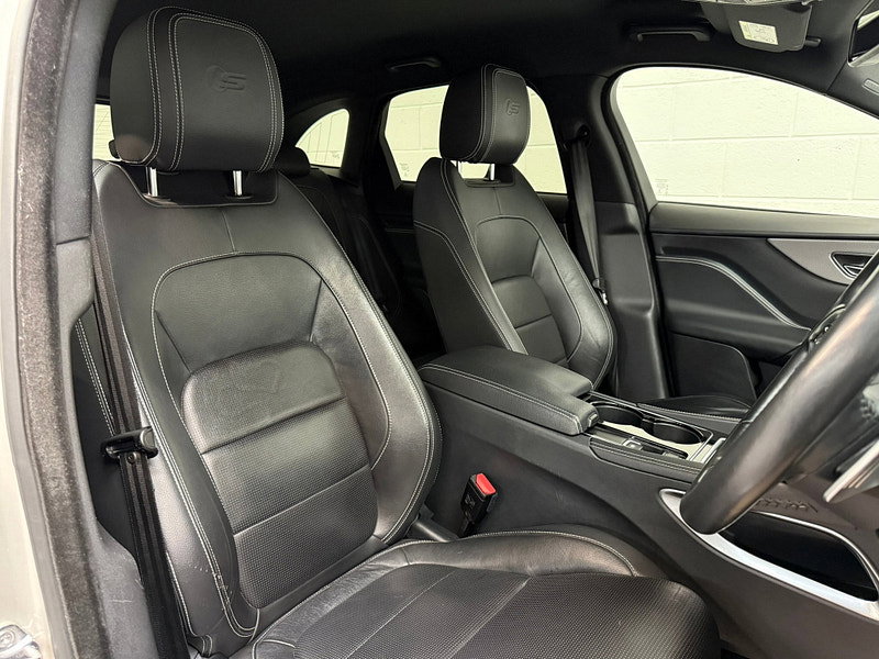 Jaguar F-PACE 3.0 D300 V6 S SUV 5dr Diesel Auto AWD Euro 6 (s/s) (300 ps)