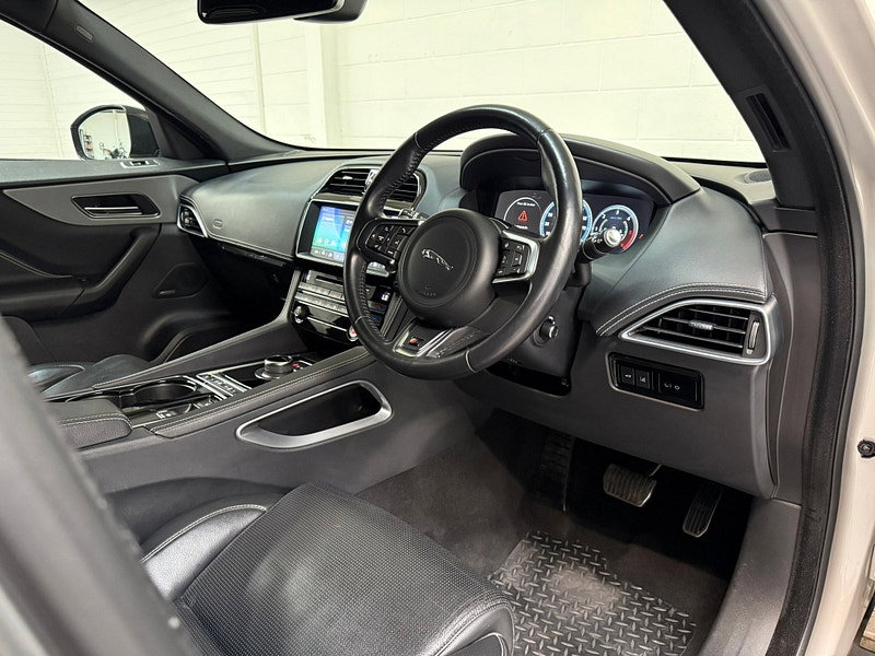 Jaguar F-PACE 3.0 D300 V6 S SUV 5dr Diesel Auto AWD Euro 6 (s/s) (300 ps)