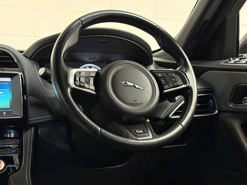 Jaguar F-PACE 3.0 D300 V6 S SUV 5dr Diesel Auto AWD Euro 6 (s/s) (300 ps)