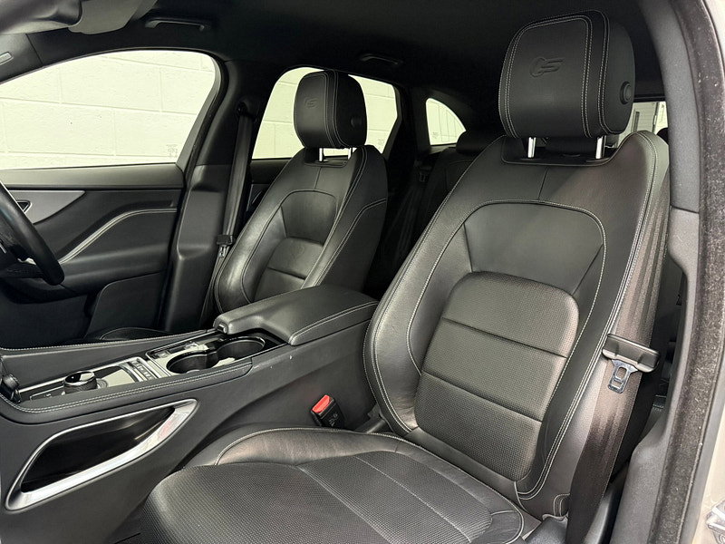 Jaguar F-PACE 3.0 D300 V6 S SUV 5dr Diesel Auto AWD Euro 6 (s/s) (300 ps)
