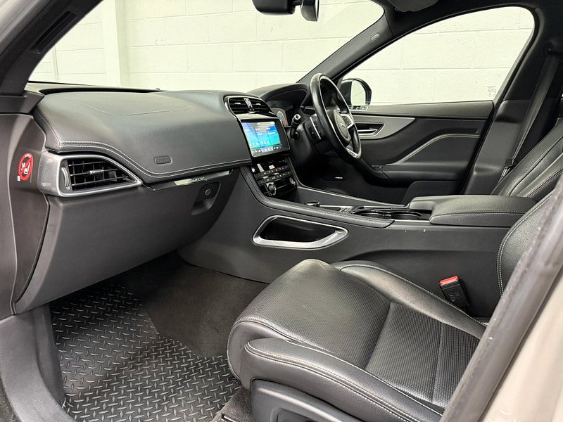 Jaguar F-PACE 3.0 D300 V6 S SUV 5dr Diesel Auto AWD Euro 6 (s/s) (300 ps)