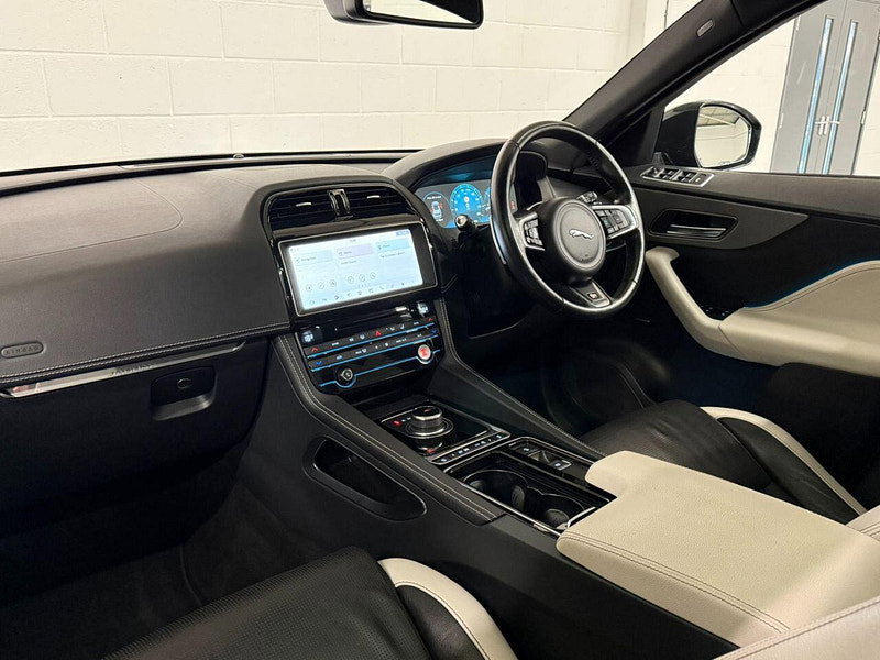 Jaguar F-PACE 3.0 D300 V6 S SUV 5dr Diesel Auto AWD Euro 6 (s/s) (300 ps) 20'S, CAMERA, HTD SEATS-WHEEL, FSH