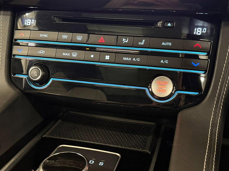 Jaguar F-PACE 3.0 D300 V6 S SUV 5dr Diesel Auto AWD Euro 6 (s/s) (300 ps) 20'S, CAMERA, HTD SEATS-WHEEL, FSH