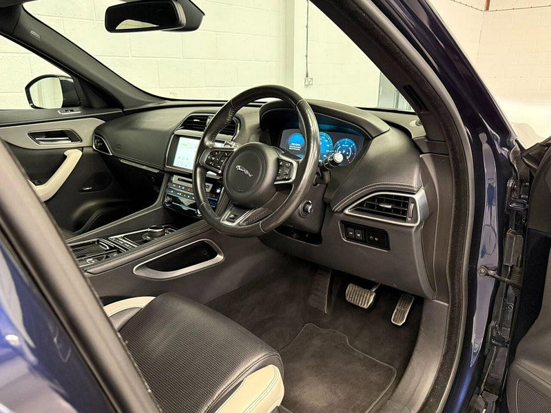 Jaguar F-PACE 3.0 D300 V6 S SUV 5dr Diesel Auto AWD Euro 6 (s/s) (300 ps) 20'S, CAMERA, HTD SEATS-WHEEL, FSH