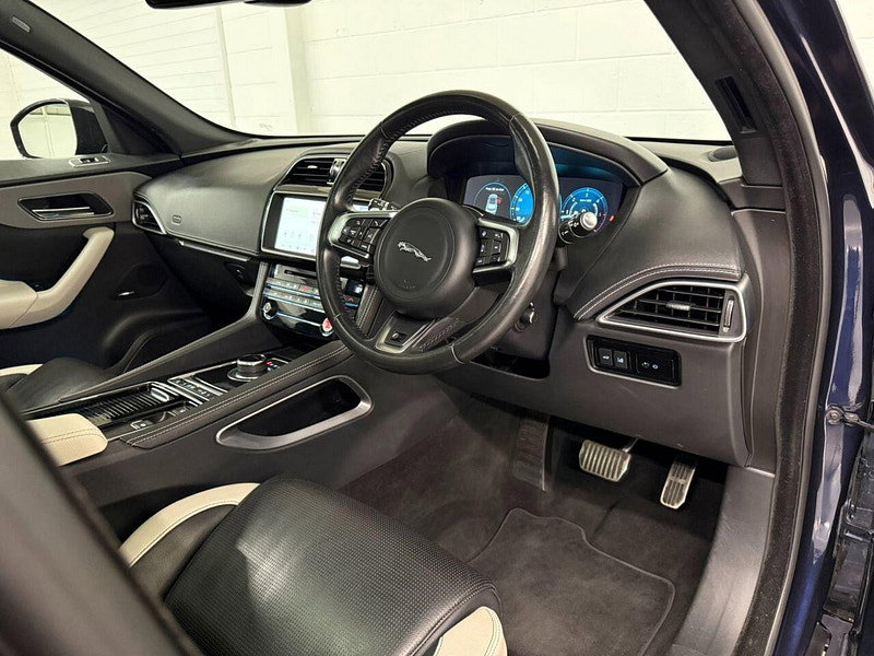 Jaguar F-PACE 3.0 D300 V6 S SUV 5dr Diesel Auto AWD Euro 6 (s/s) (300 ps) 20'S, CAMERA, HTD SEATS-WHEEL, FSH