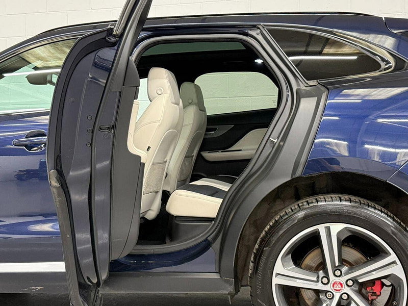 Jaguar F-PACE 3.0 D300 V6 S SUV 5dr Diesel Auto AWD Euro 6 (s/s) (300 ps) 20'S, CAMERA, HTD SEATS-WHEEL, FSH
