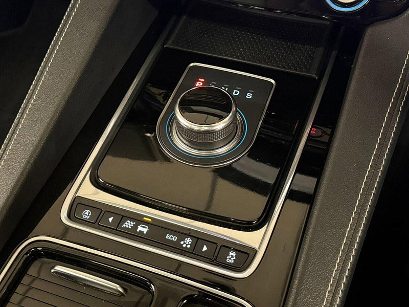 Jaguar F-PACE 3.0 D300 V6 S SUV 5dr Diesel Auto AWD Euro 6 (s/s) (300 ps) 20'S, CAMERA, HTD SEATS-WHEEL, FSH