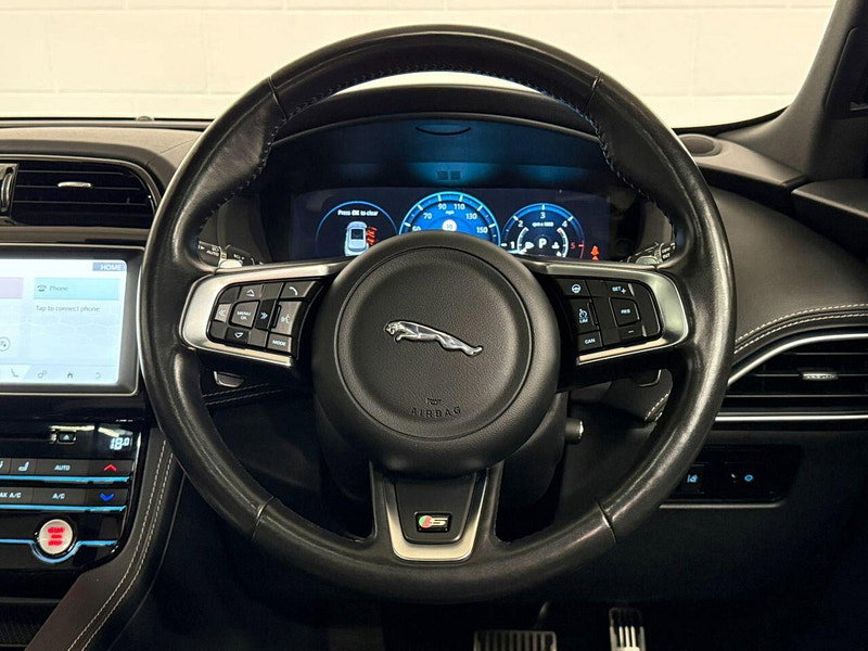 Jaguar F-PACE 3.0 D300 V6 S SUV 5dr Diesel Auto AWD Euro 6 (s/s) (300 ps) 20'S, CAMERA, HTD SEATS-WHEEL, FSH