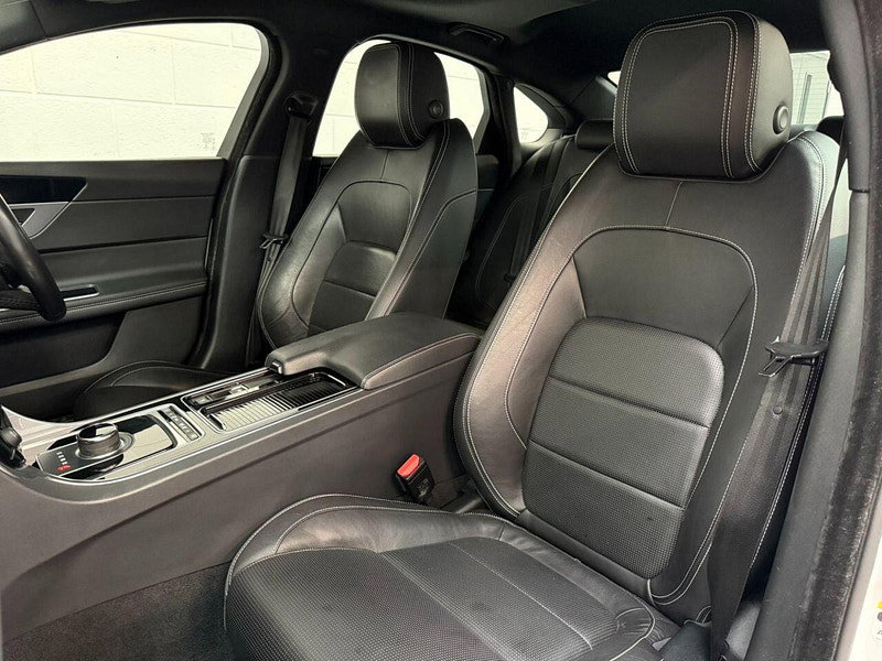 Jaguar XF 2.0d R-Sport Saloon 4dr Diesel Auto Euro 6 (s/s) (180 ps) BODY STYLING, NAV, B/T, CRUISE