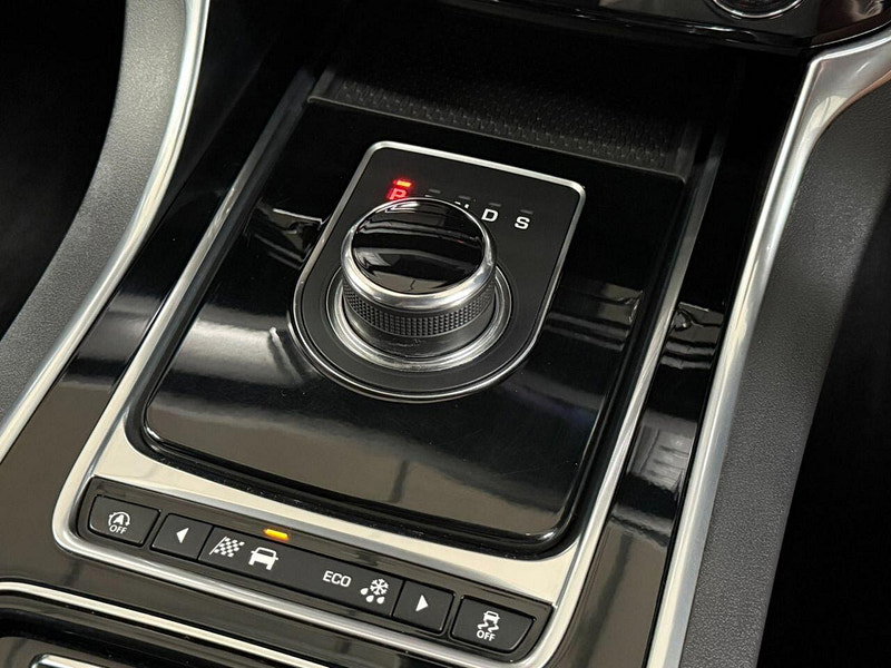 Jaguar XF 2.0d R-Sport Saloon 4dr Diesel Auto Euro 6 (s/s) (180 ps) BODY STYLING, NAV, B/T, CRUISE