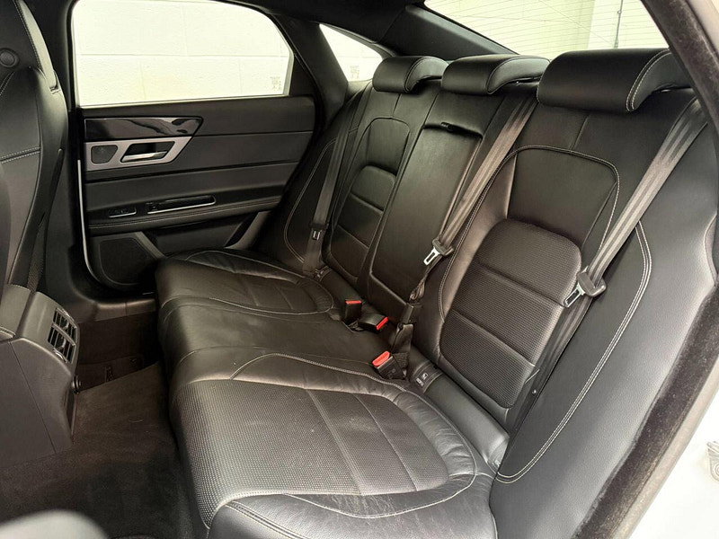 Jaguar XF 2.0d R-Sport Saloon 4dr Diesel Auto Euro 6 (s/s) (180 ps) BODY STYLING, NAV, B/T, CRUISE