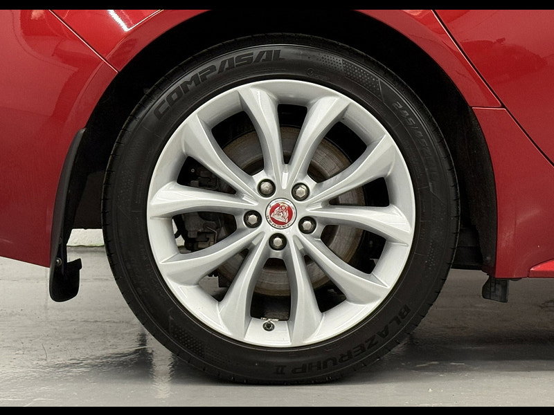 Jaguar XF 2.0d R-Sport Saloon 4dr Diesel Auto Euro 6 (s/s) (180 ps) HTD SEATS, CRUISE, BODYSTYLING