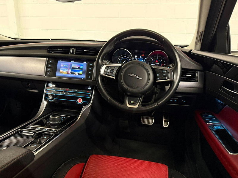 Jaguar XF 2.0d R-Sport Saloon 4dr Diesel Auto Euro 6 (s/s) (180 ps) HTD SEATS, CRUISE, BODYSTYLING
