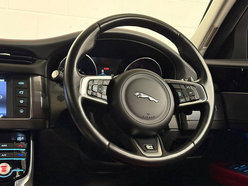 Jaguar XF 2.0d R-Sport Saloon 4dr Diesel Auto Euro 6 (s/s) (180 ps) HTD SEATS, CRUISE, BODYSTYLING
