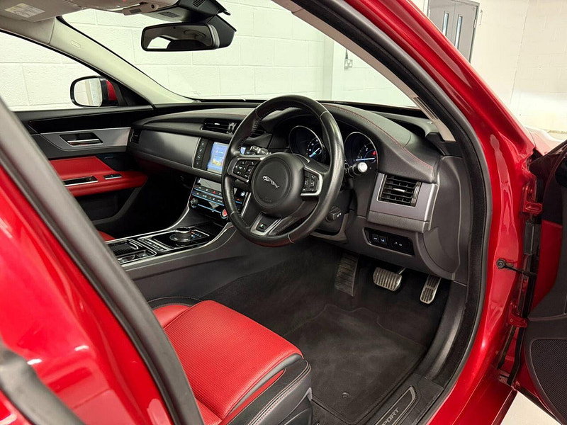 Jaguar XF 2.0d R-Sport Saloon 4dr Diesel Auto Euro 6 (s/s) (180 ps) HTD SEATS, CRUISE, BODYSTYLING