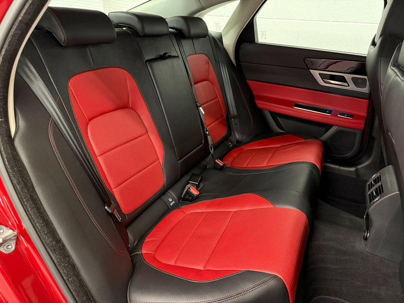 Jaguar XF 2.0d R-Sport Saloon 4dr Diesel Auto Euro 6 (s/s) (180 ps) HTD SEATS, CRUISE, BODYSTYLING