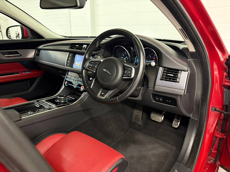 Jaguar XF 2.0d R-Sport Saloon 4dr Diesel Auto Euro 6 (s/s) (180 ps) HTD SEATS, CRUISE, BODYSTYLING