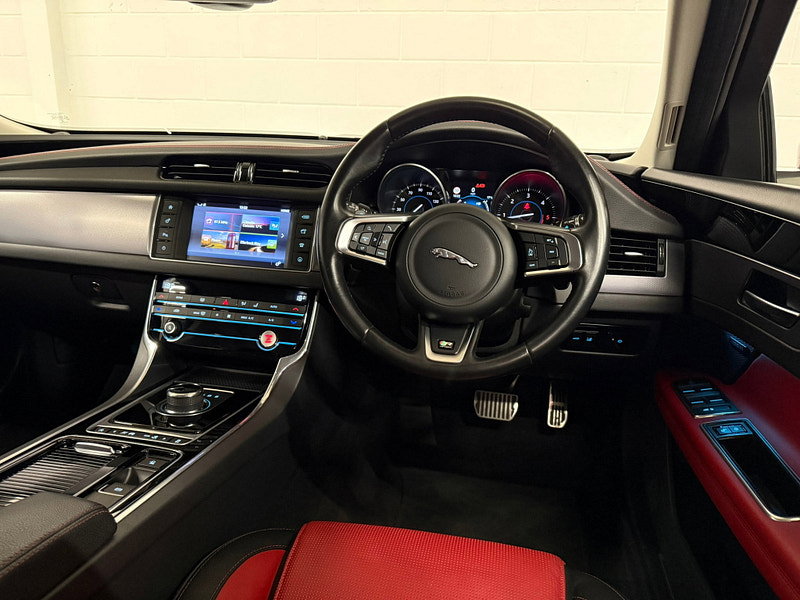 Jaguar XF 2.0d R-Sport Saloon 4dr Diesel Auto Euro 6 (s/s) (180 ps) HTD SEATS, CRUISE, BODYSTYLING