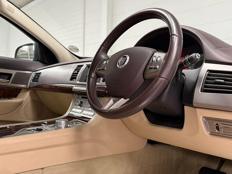 Jaguar XF 3.0 V6 Premium Luxury Saloon 4dr Petrol Auto Euro 4 (238 ps) MAIN DEALER SERVICE HISTORY
