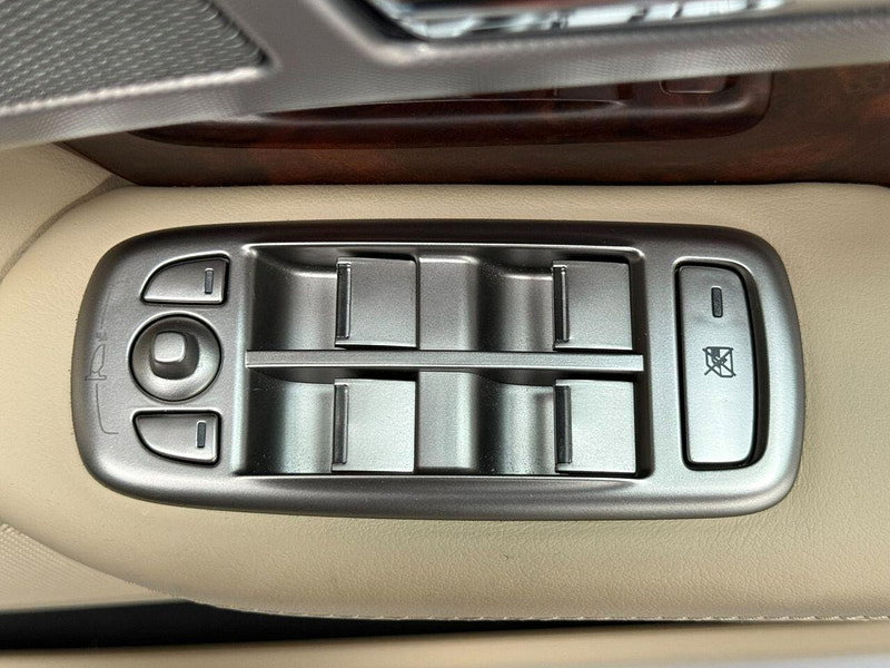 Jaguar XF 3.0 V6 Premium Luxury Saloon 4dr Petrol Auto Euro 4 (238 ps) MAIN DEALER SERVICE HISTORY
