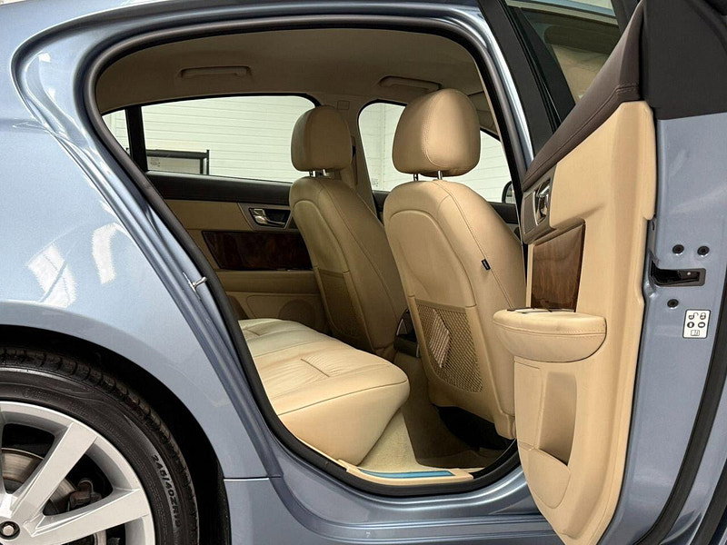 Jaguar XF 3.0 V6 Premium Luxury Saloon 4dr Petrol Auto Euro 4 (238 ps) MAIN DEALER SERVICE HISTORY