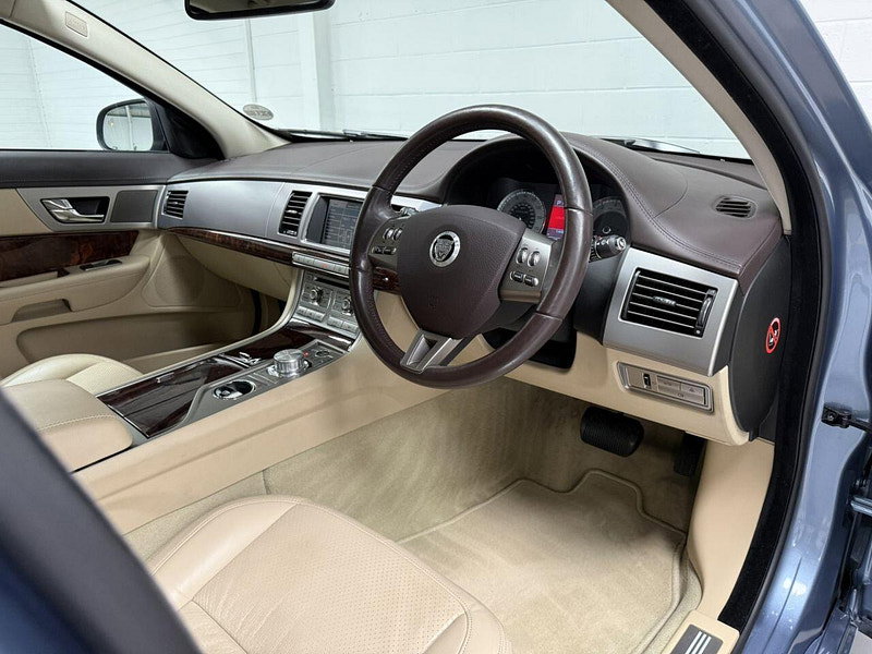 Jaguar XF 3.0 V6 Premium Luxury Saloon 4dr Petrol Auto Euro 4 (238 ps) MAIN DEALER SERVICE HISTORY