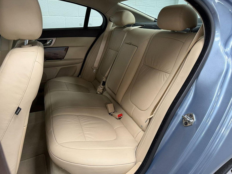 Jaguar XF 3.0 V6 Premium Luxury Saloon 4dr Petrol Auto Euro 4 (238 ps) MAIN DEALER SERVICE HISTORY