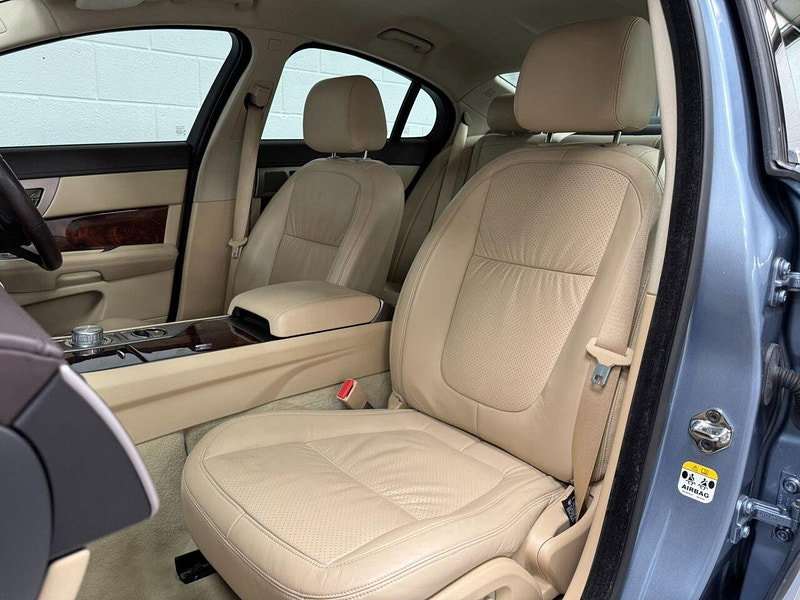 Jaguar XF 3.0 V6 Premium Luxury Saloon 4dr Petrol Auto Euro 4 (238 ps) MAIN DEALER SERVICE HISTORY