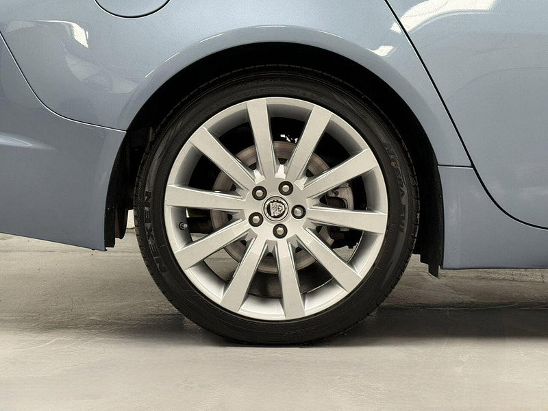 Jaguar XF 3.0 V6 Premium Luxury Saloon 4dr Petrol Auto Euro 4 (238 ps) MAIN DEALER SERVICE HISTORY
