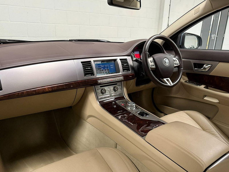 Jaguar XF 3.0 V6 Premium Luxury Saloon 4dr Petrol Auto Euro 4 (238 ps) MAIN DEALER SERVICE HISTORY
