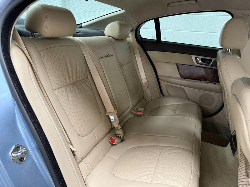 Jaguar XF 3.0 V6 Premium Luxury Saloon 4dr Petrol Auto Euro 4 (238 ps) MAIN DEALER SERVICE HISTORY