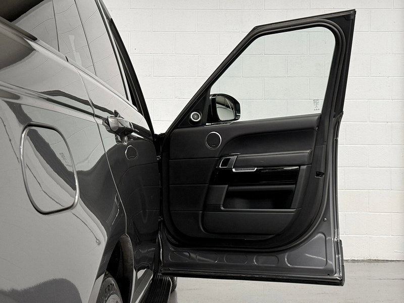 Land Rover Range Rover 3.0 TD V6 Vogue SUV 5dr Diesel Auto 4WD Euro 5 (s/s) (258 ps) REAR ENTERTAINEMENT, MERIDIAN, NAV