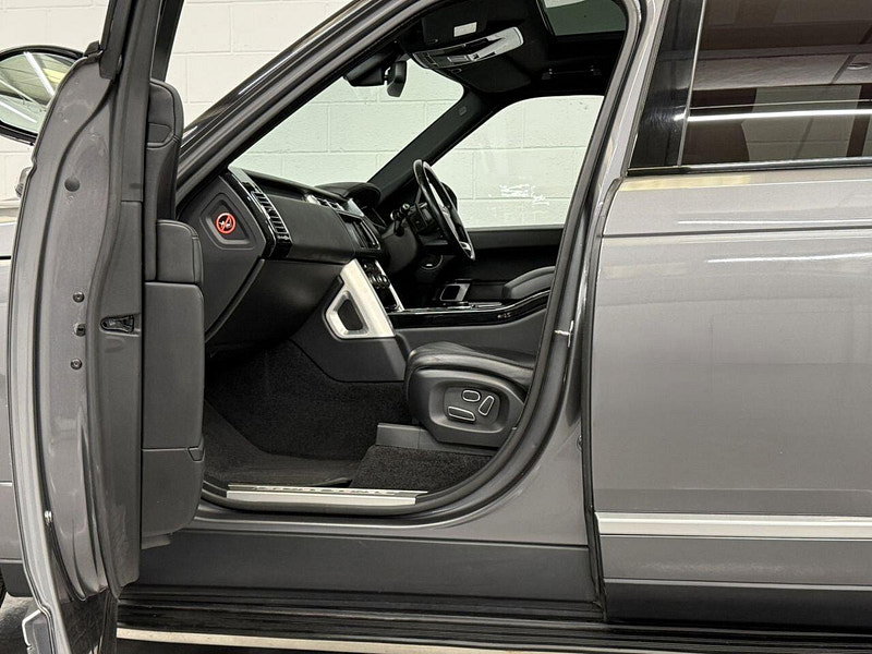 Land Rover Range Rover 3.0 TD V6 Vogue SUV 5dr Diesel Auto 4WD Euro 5 (s/s) (258 ps) REAR ENTERTAINEMENT, MERIDIAN, NAV