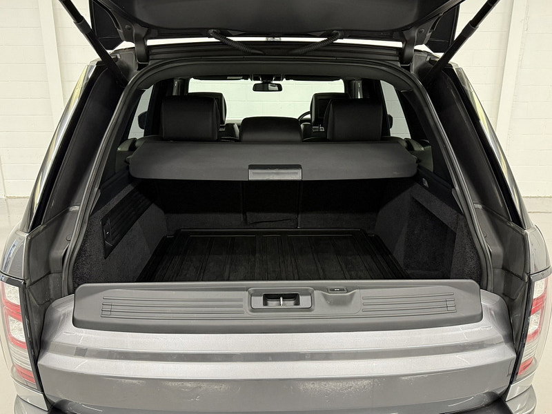 Land Rover Range Rover 3.0 TD V6 Vogue SUV 5dr Diesel Auto 4WD Euro 5 (s/s) (258 ps) REAR ENTERTAINEMENT, MERIDIAN, NAV