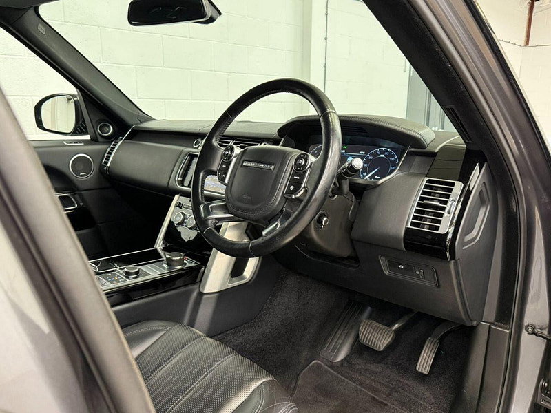 Land Rover Range Rover 3.0 TD V6 Vogue SUV 5dr Diesel Auto 4WD Euro 5 (s/s) (258 ps) REAR ENTERTAINEMENT, MERIDIAN, NAV
