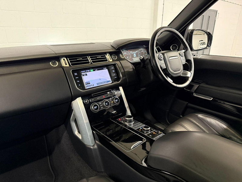 Land Rover Range Rover 3.0 TD V6 Vogue SUV 5dr Diesel Auto 4WD Euro 5 (s/s) (258 ps) REAR ENTERTAINEMENT, MERIDIAN, NAV