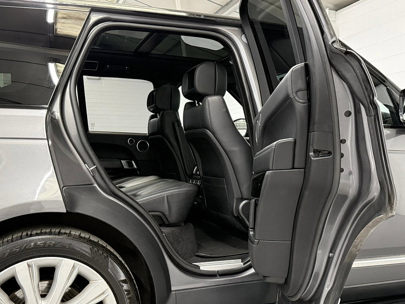 Land Rover Range Rover 3.0 TD V6 Vogue SUV 5dr Diesel Auto 4WD Euro 5 (s/s) (258 ps) REAR ENTERTAINEMENT, MERIDIAN, NAV