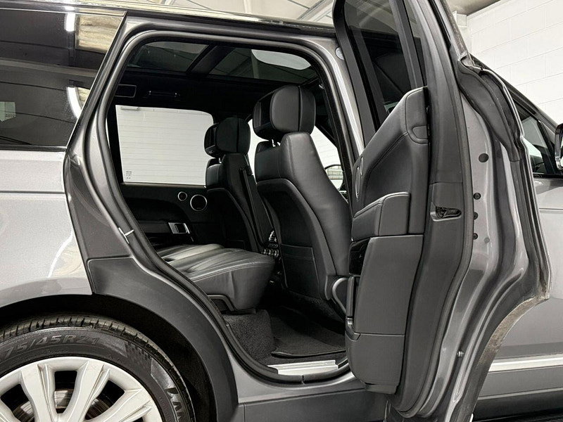 Land Rover Range Rover 3.0 TD V6 Vogue SUV 5dr Diesel Auto 4WD Euro 5 (s/s) (258 ps) REAR ENTERTAINEMENT, MERIDIAN, NAV