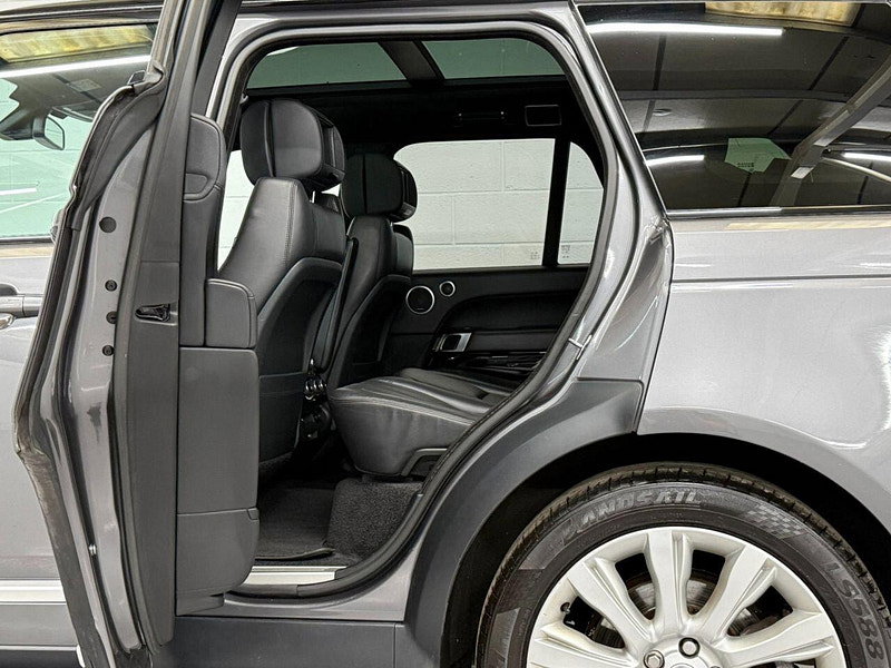 Land Rover Range Rover 3.0 TD V6 Vogue SUV 5dr Diesel Auto 4WD Euro 5 (s/s) (258 ps) REAR ENTERTAINEMENT, MERIDIAN, NAV